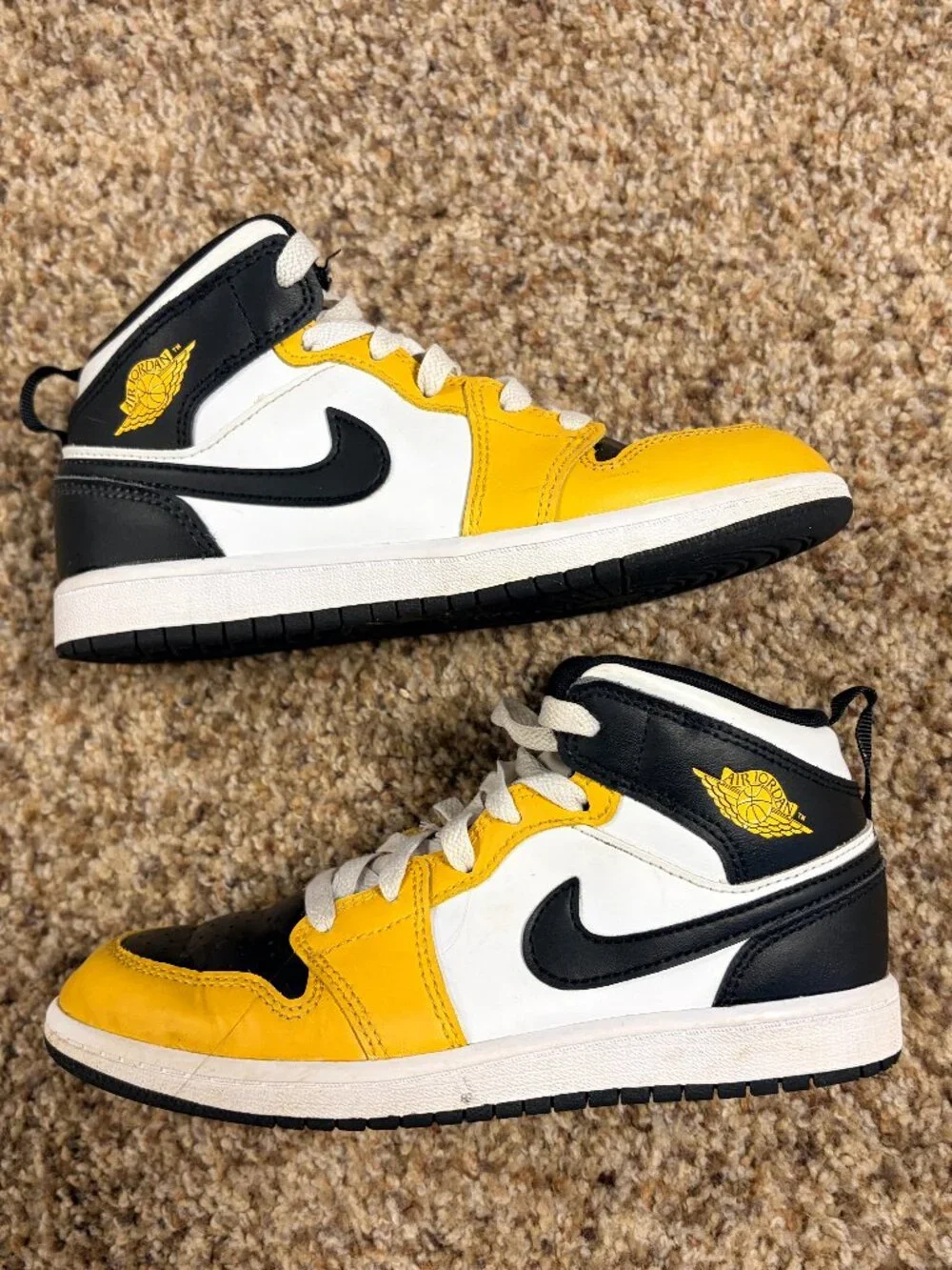 Kids Nike Air Jordan Mid 1 Sneakers Preowned - White/Black/Gold - Size 2Y - 2205